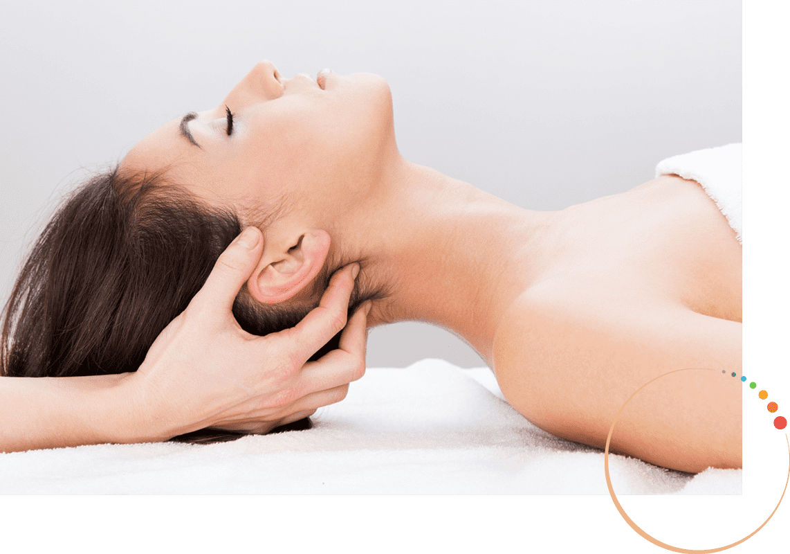 femme massage nuque bien etre detente relaxaion kinesiologie energetique